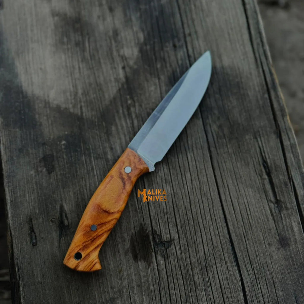 D2 Bushcraft Hunting Knife Walnut Handle